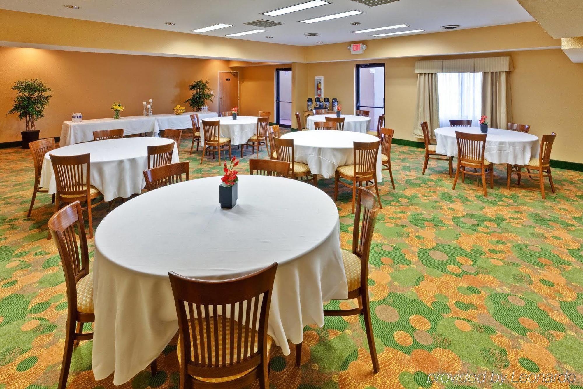 Holiday Inn Express Winfield - Teays Valley Hurricane Ресторан фото